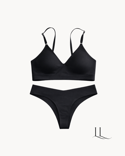 Conjunto de lingerie preta ELLEVE com top e calcinha de ajuste perfeito. Conforto, leveza e design minimalista para o dia a dia. Compre na uselleve, loja oficial ELLEVE em uselleve.com.