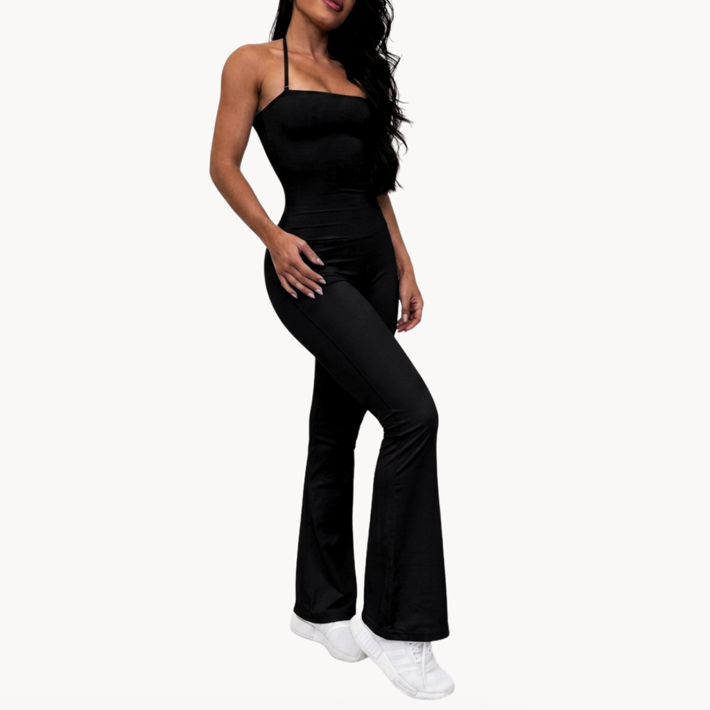Macaquinho flare preto ELLEVE CORE com modelagem confortável e efeito segunda pele. Essencial, versátil e elegante. Compre na uselleve, loja oficial ELLEVE em uselleve.com.