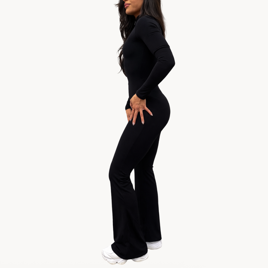Macaquinho flare preto ELLEVE SCULPY com modelagem que valoriza a silhueta e efeito segunda pele. Confortável, elegante e versátil. Compre na uselleve, loja oficial ELLEVE em uselleve.com.