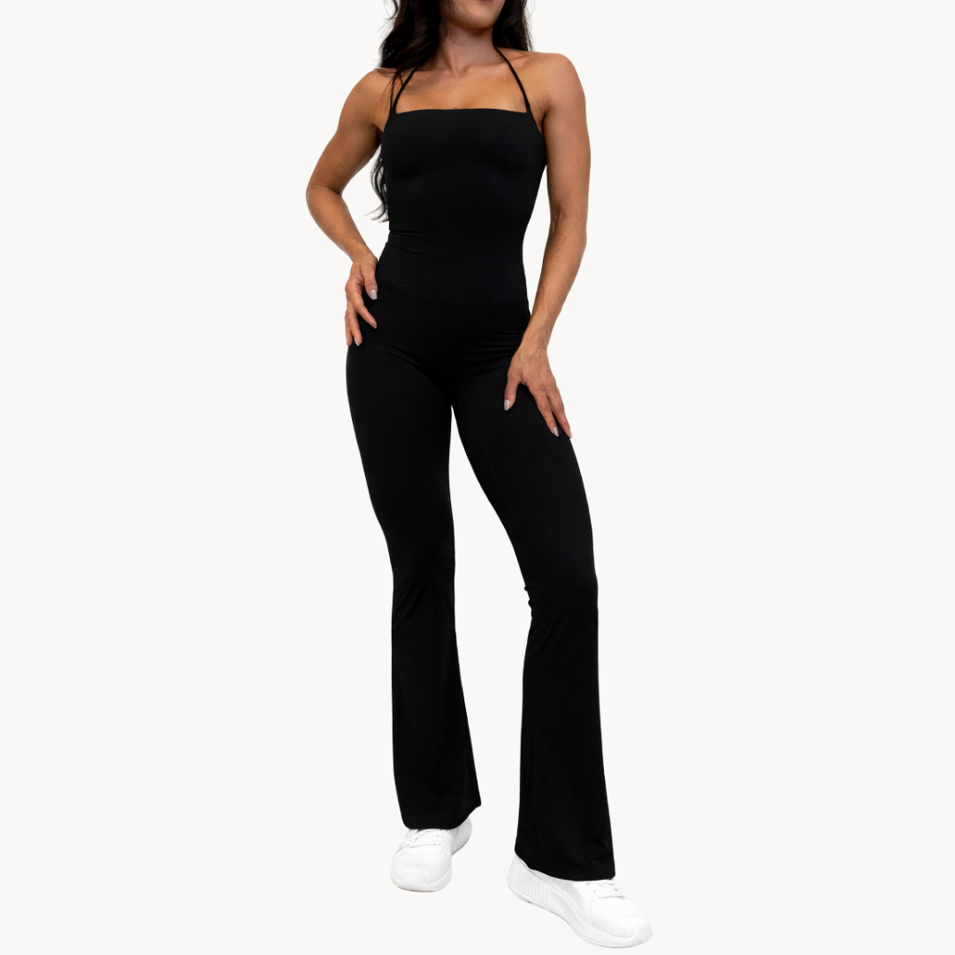 Macaquinho flare preto tomara-que-caia ELLEVE CORE com efeito segunda pele. Versátil, elegante e confortável para o dia a dia. Compre na uselleve, loja oficial ELLEVE em uselleve.com.