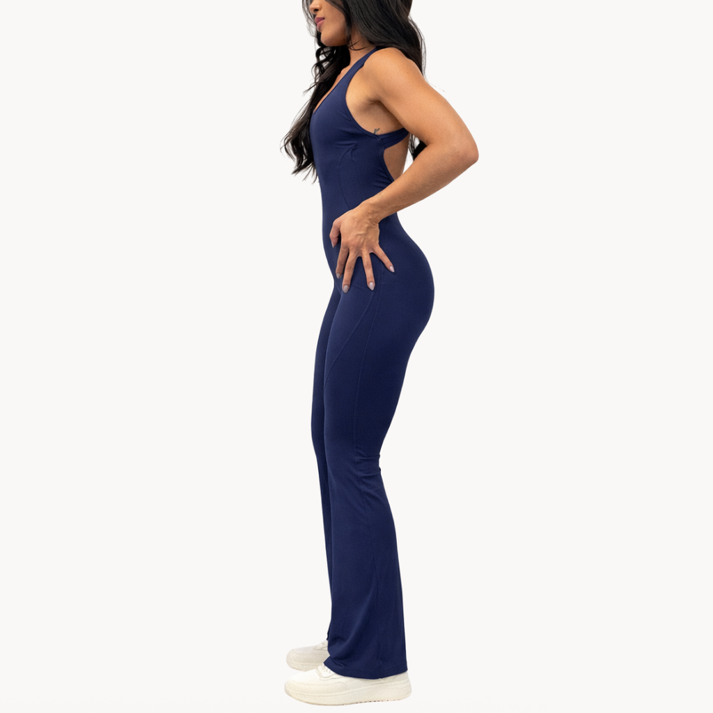 Macaquinho flow azul ELLEVE com efeito segunda pele e ajuste perfeito ao corpo. Desenvolvido pela ELLEVE com tecido tecnológico, oferece conforto, elasticidade e caimento impecável.

Peça feminina, elegante e versátil, ideal para o dia a dia, treinos ou composições athleisure. Design minimalista que valoriza a silhueta sem marcar.

Compre na uselleve, loja oficial ELLEVE em uselleve.com.