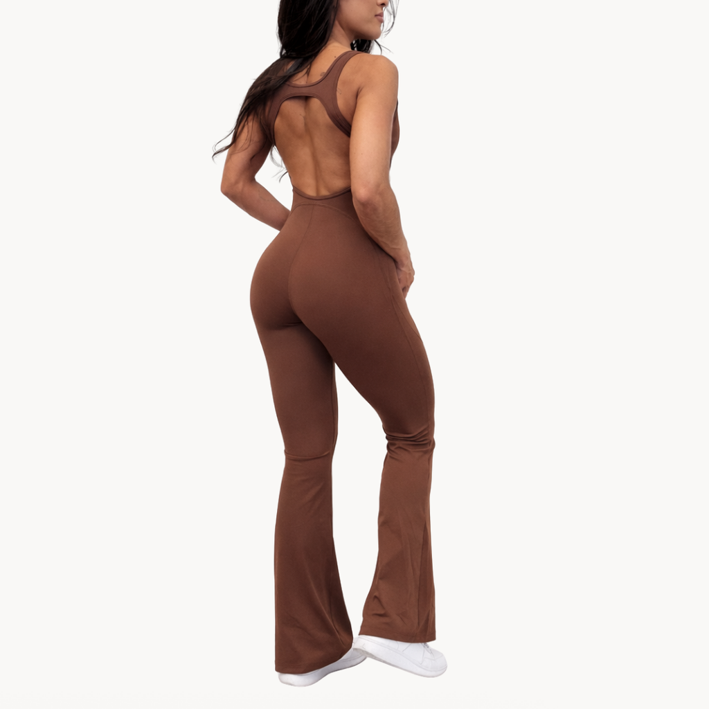 Macaquinho flow marrom ELLEVE com efeito segunda pele e ajuste perfeito ao corpo. Desenvolvido pela ELLEVE com tecido tecnológico, oferece conforto, elasticidade e caimento impecável.

Peça feminina, elegante e versátil, ideal para o dia a dia, treinos ou composições athleisure. Design minimalista que valoriza a silhueta sem marcar.

Compre na uselleve, loja oficial ELLEVE em uselleve.com.