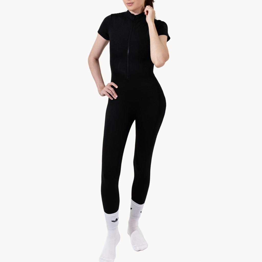 Macaquinho mid preto ELLEVE com efeito segunda pele e ajuste perfeito ao corpo. Desenvolvido pela ELLEVE com tecido tecnológico, oferece conforto, elasticidade e caimento impecável.

Peça feminina, elegante e versátil, ideal para o dia a dia, treinos ou composições athleisure. Design minimalista que valoriza a silhueta sem marcar.

Compre na uselleve, loja oficial ELLEVE em uselleve.com.