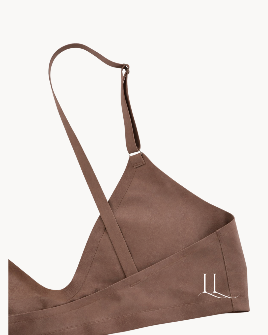 Top lingerie marrom ELLEVE sem aro, confortável e com ajuste perfeito ao corpo. Leve, minimalista e ideal para o dia a dia. Compre na uselleve, loja oficial ELLEVE em uselleve.com.