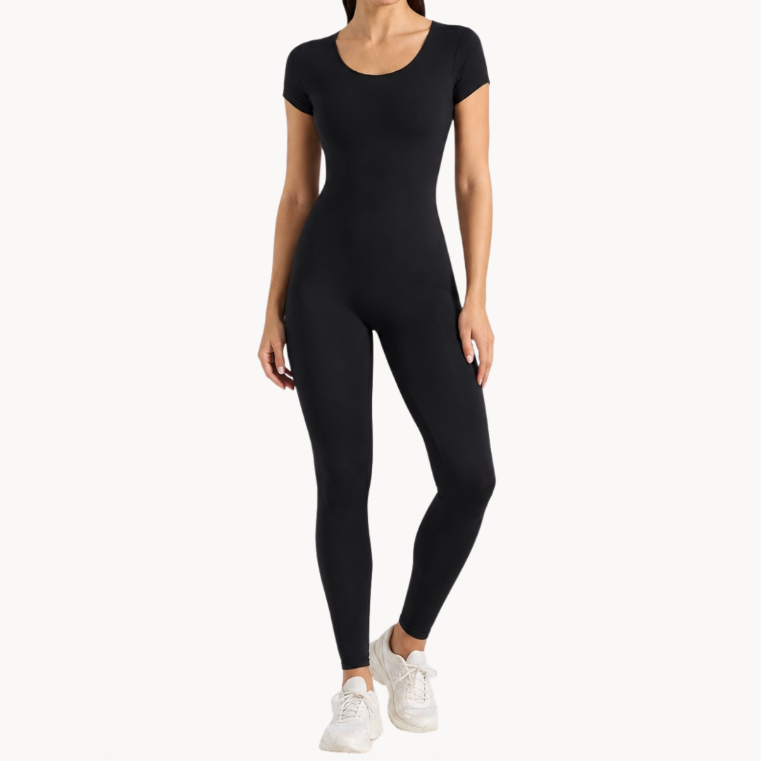 Macaquinho fitness feminino seamless preto estilo body halter, macacão fitness feminino para academia, treino, urbano, wellness, pilates e yoga, roupa fitness feminina com tecido tecnológico e modelagem ajustada da uselleve elleve elleve.com  
